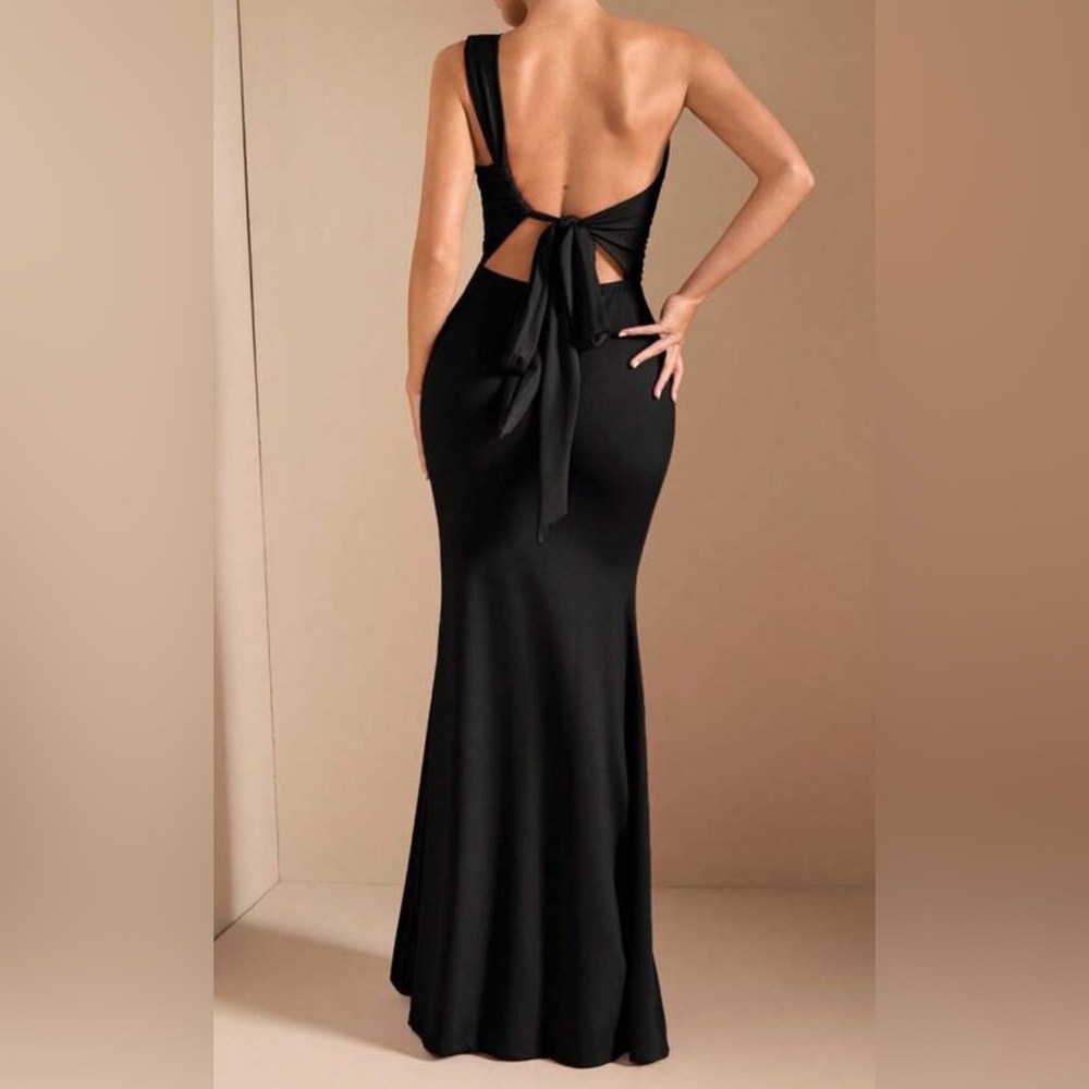 Formal Source Unknown Black Halter Backless Gown